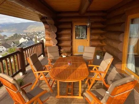 Fantastic log cabin on the Rhine