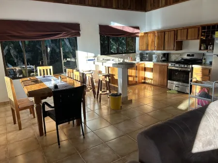 2 Br and 1 Bath House with Guesthouse - Sleeps 8.  Master Bedroom Has AC Отели в г. Савегре