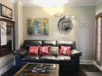 2Bed/1Bath ~ First Floor House, 7 min. Downtown