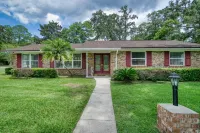 Quiet Convenient pool home, centrally located