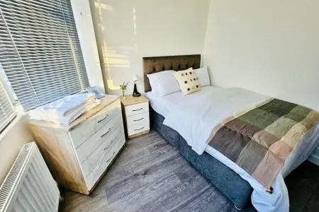 Bright En-suite Double Room
