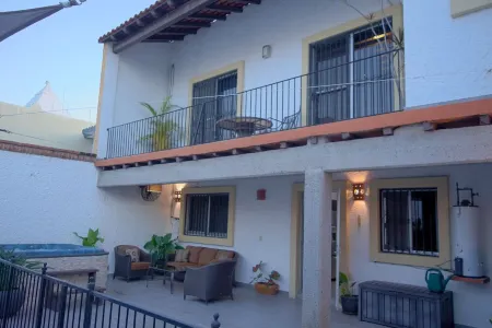 Private house, pool, bbq and jacuzzi!!