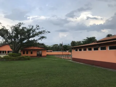 Portal do Sol Ranch Отели в г. Биритиба-Мирин