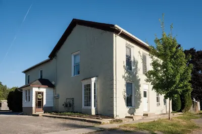 Gorgeous renovated-5 min to Main St-BBQ-Firepit-Free Sandbanks pass-Pac Man game Hotels in der Nähe von Agrarian Market