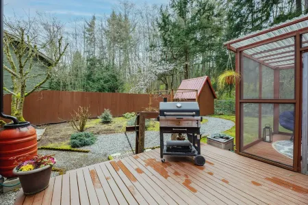 Luxury Treehouse Retreat | Dash Point State Park at doorstep Отели в г. Федерал-Уэй