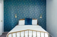 Spacious 3BR/2.5BA House with Serene Balcony Retreat - Your Perfect Getaway