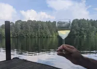 Beautiful 3-bedroom Lake Front Home on Lake Santeetlah