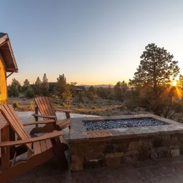 Exquisite Luxury Home with Panoramic Mountain Views & First-Class Amenities