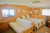 Renovated Bungalo Village Cottage on Crystal-Clear Newfound Lake