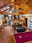 5-bedroom lodge near Ozark National Forest and Lake Fort Smith state park.