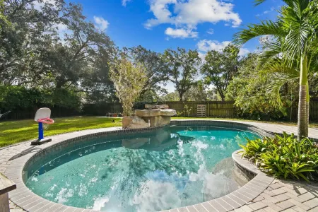 Big Pool, Yard & Pet friendly
