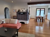 Sonnige Ferienwohnung Grassau mit Südterrasse und Garten, Zentral Gelegen