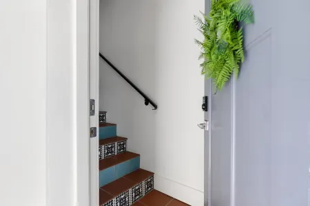 Located in the heart of lovely College Park easy access to downtown Orlando. Отели рядом с достопримечательностью «Harry P Leu Gardens»