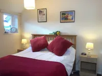 Cosy and comfortable Riverside Cottage in Wroxham, the Gateway to the Broads