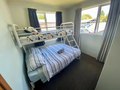 Hui Hui House-Family Friendly Holiday Home- the Gate Way to Milford & Fiordland.