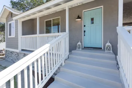 The B’s Hive Cottage Отели рядом с достопримечательностью «Лейк Шервуд»