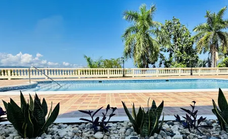 Falcon Oceanview 2br/2ba - Free Airport Transport/Gated Complex w/Security