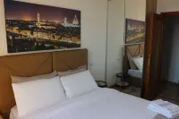 [view on art] skyline balcony Hotels in Signa