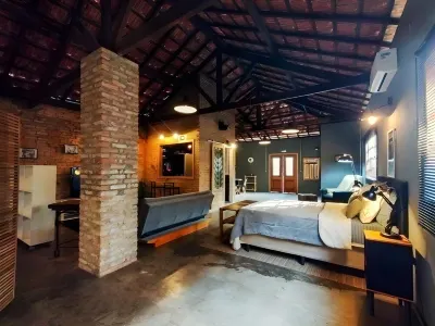 Spacious & Comfortable Industrial Loft Antônio Fláquer Ipiranguinha Park附近的飯店