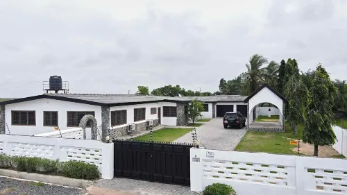 The Arden’s le Chalet: Charming 4-Bed Chalet for Families & Groups to Reconnect Hotels in Big Ada