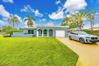 Wonderful Heated Pool House Delray Beach near Ocean - close to shops and the av’ Boynton Inlet附近的飯店