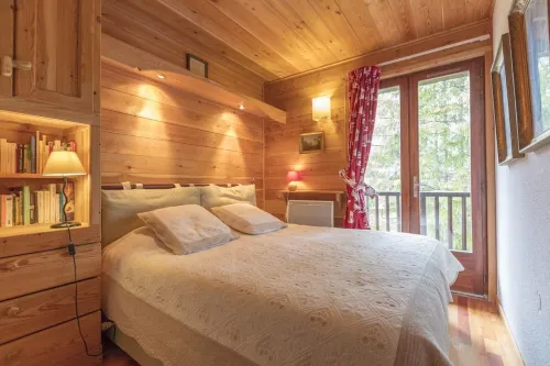 Angélique - traditional, Alpine duplex apartment for 6/8 people Hotels in Montgenevre