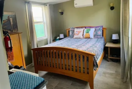 Country Road, Take me Home- your own Island Cottage! Отели в г. Savannah