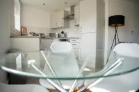 Charming Bedford 2BR walking distance to Hospital, Train Station and Town Center