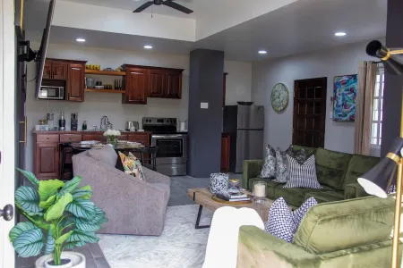 Villa Torre II Отели рядом с достопримечательностью «The Belize Sign Monument»