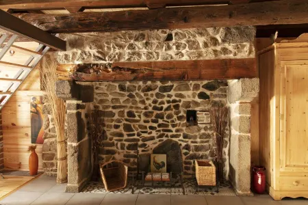 95 m² former farmhouse Отели в г. Сен-Жермэн-л'Эрм