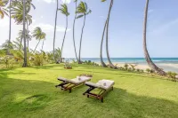 Casa del Rio: beachfront villa for 22 guests in Las Terrenas