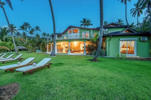 Casa del Rio: beachfront villa for 22 guests in Las Terrenas