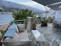 Karen’s Mikro Spiti, Poros. Presented by LazyDaze