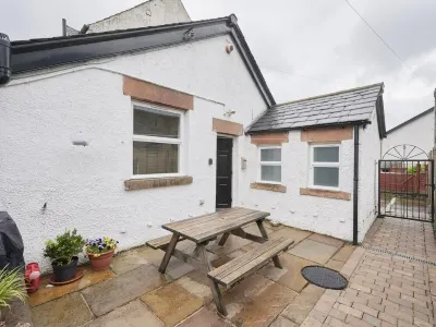 Studio apartment In Central Keswick, With Patio Area
