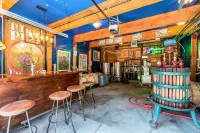 Beautiful & One-of-a-Kind Downtown Minturn Apartment. Minutes to Vail.