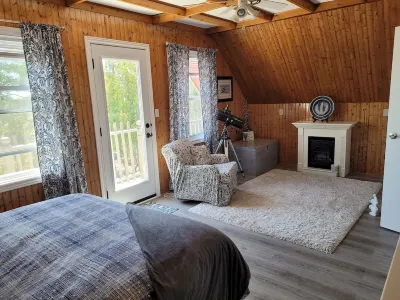 síocháin Peace" in Gaelic) Waterfront Chalet Hotels near Emmett Lake Day Use Area