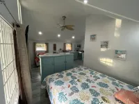 Cozy Caribbean Cottage only a stone’s throw away from beach! Hoteles cerca de Quick Delivery Rodney Bay, St Lucia