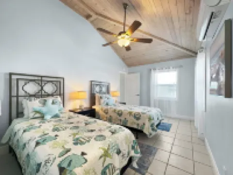 Pet Friendly, Golf Cart Included, Eleuthra Villa, Treasure Cay, Bahamas Hotel di 