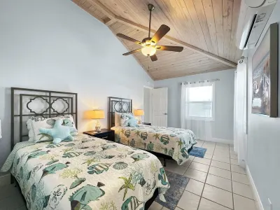 Pet Friendly, Golf Cart Included, Eleuthra Villa, Treasure Cay, Bahamas Hotels near Ocean Beach