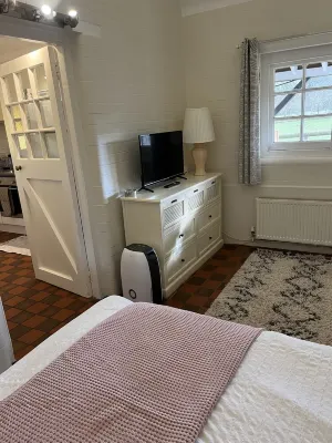 Converted from a old dairy into a beautiful, quaint cottage in The New Forest. Hotel a 