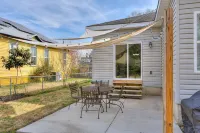 Convenient, Comfortable, & Charming Bungalow - Medical District! 미도우 가든 주변 호텔