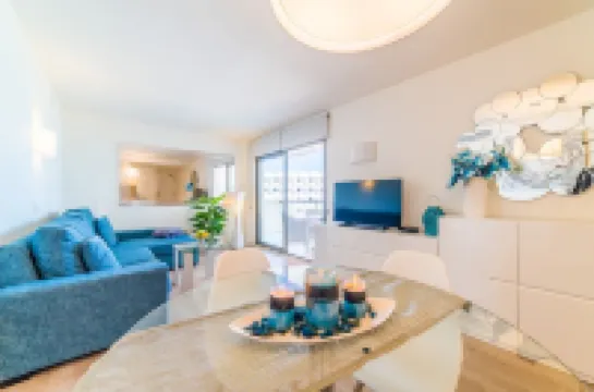 Fantastic 5-storey building with gigantic sea views, 2 bedrooms