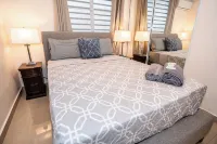 Expansive Paradise with Private Jacuzzi and Tropical Patio Hotels in Bucana