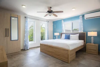 Villa Blue Heaven- 4BR-4BA-4BE, 2 min drive to BEACH!