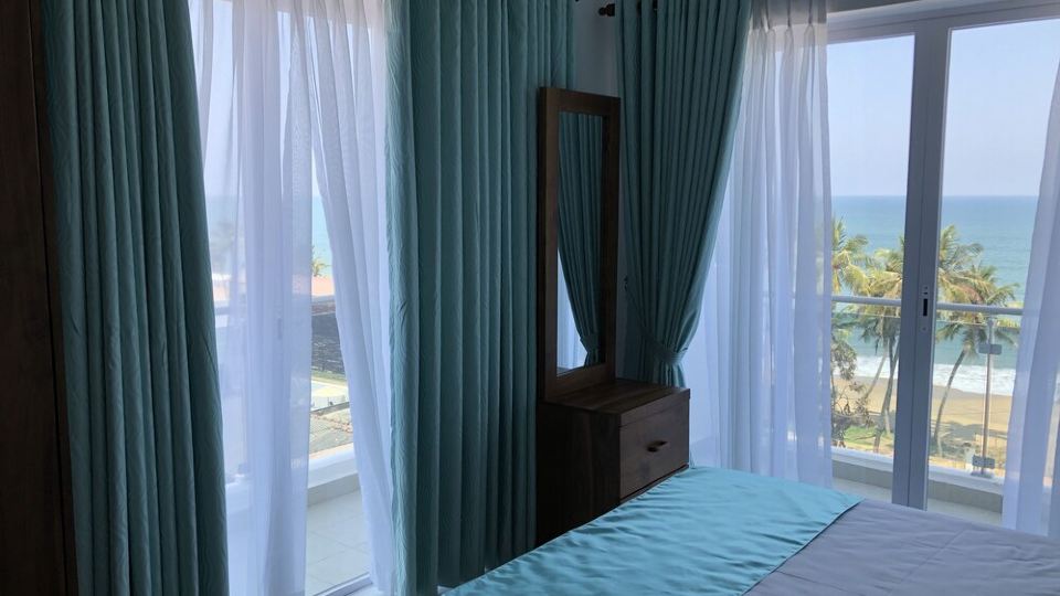 Sleeps 6, Family friendly , 1 Minute walk to Beach, Bars & Supermarkets 7 mins