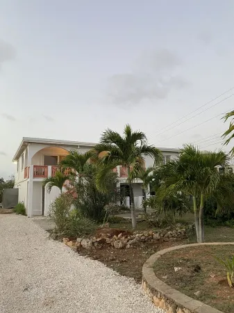 The Little Villa (Newly Renovated)