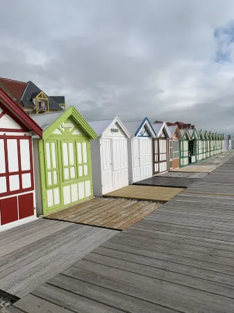 Appartement R de C, Terrasse, Parking, Proche de la mer Dans Résidence Sécurisée