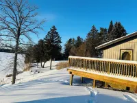 Cozy lakeside cottage with breathtaking views & amazing fishing