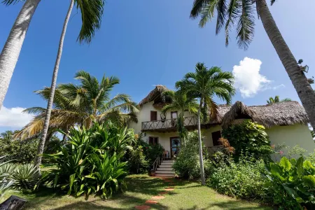 Villa Punta Coral in a fantastic location right by the sea