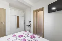 Charming apart.sa Terasom,250m od Mora,Parking,Wi-Fi,Roštilj,4 zvjezdice